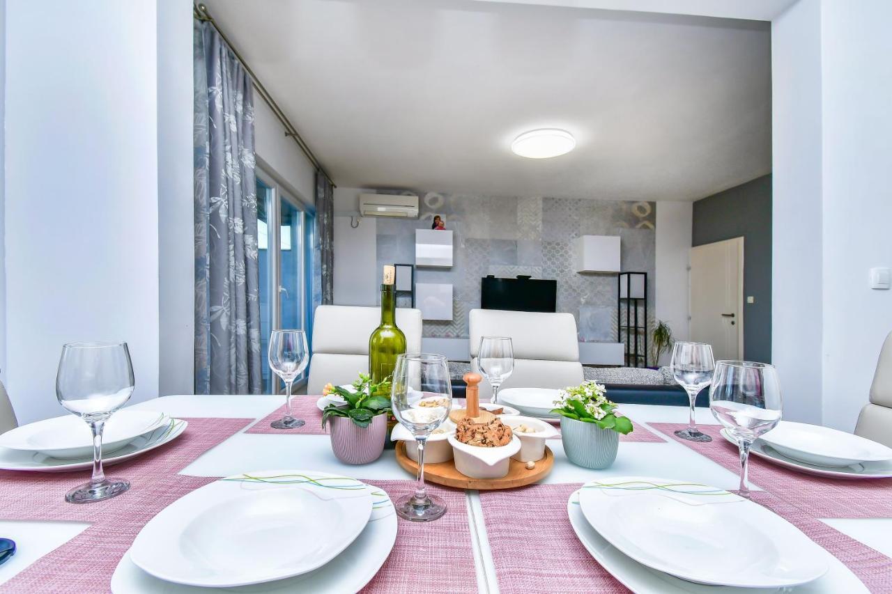 Apartment Ela 오미스 외부 사진