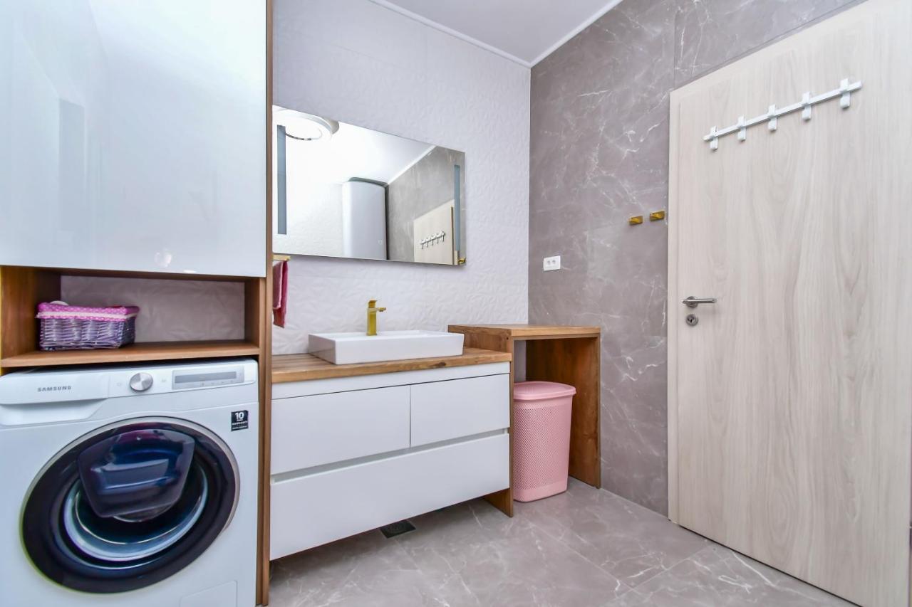 Apartment Ela 오미스 외부 사진
