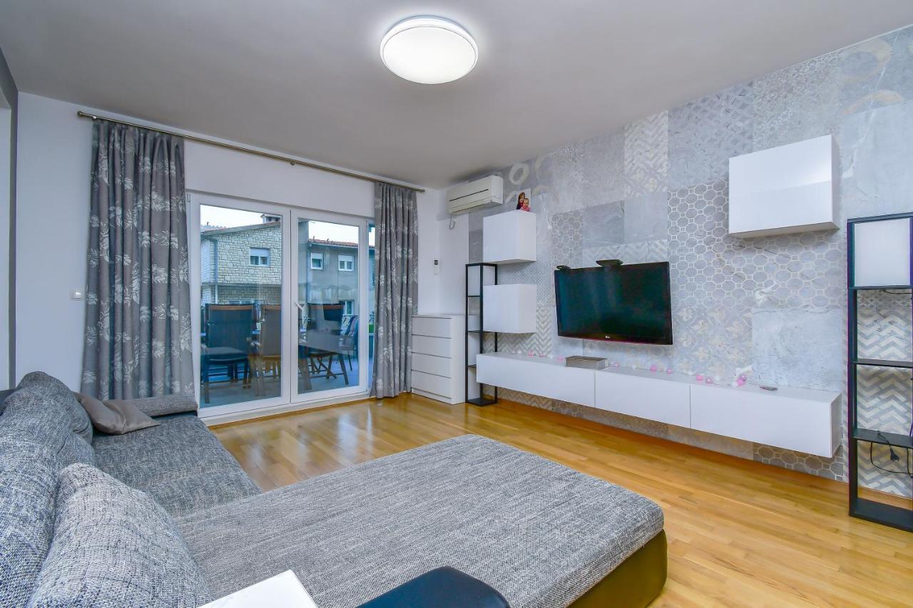 Apartment Ela 오미스 외부 사진